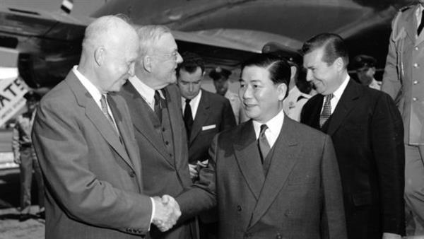 Ngô Đình Diệm về nước "chấp chính"