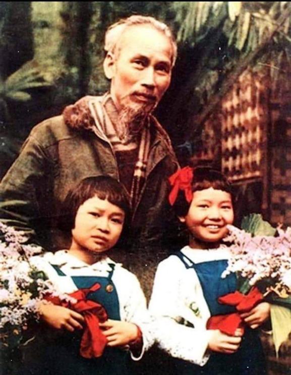 Việc nhà nước phải có bộ sách GK của riêng mình là đương nhiên, không hiểu sao có người phản đối.
